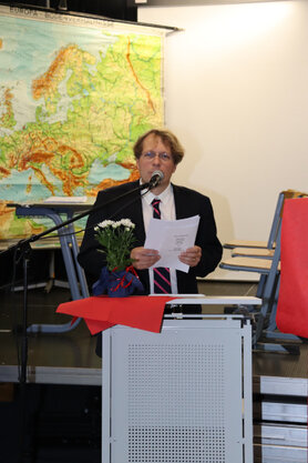 20221009_WG_offiziell_mit_AbiBac-Plakette_ausgezeichnet__4_Rede_Hi__P