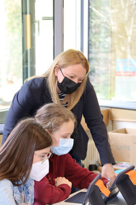 20220325_Besuch_der_Ministerin_7