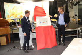 20221009_WG_offiziell_mit_AbiBac-Plakette_ausgezeichnet__1_Plakette__P