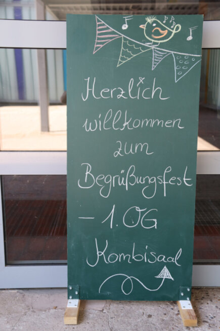 20220830_Begru__ssungsfest_fu__r_neue_Fu__nftkla__sslerinnen_und_Fu__nftkla__ssler_am_Warndt-Gymnasium_1